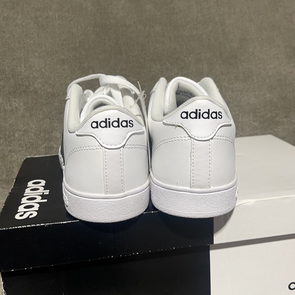 ❌SOLD❌🥰🥰Adidas Baseline K Sneakers🥰🥰 - Picture 5 of 8